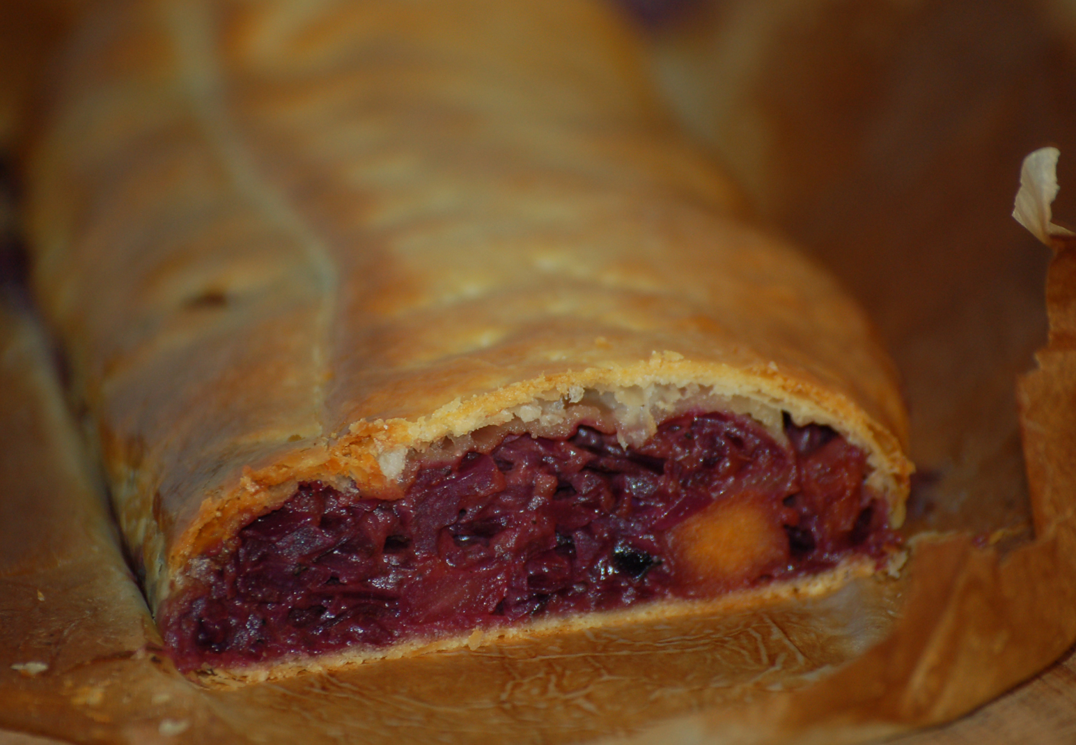 365vegan.net » Blaukraut-Süsskartoffel Strudel