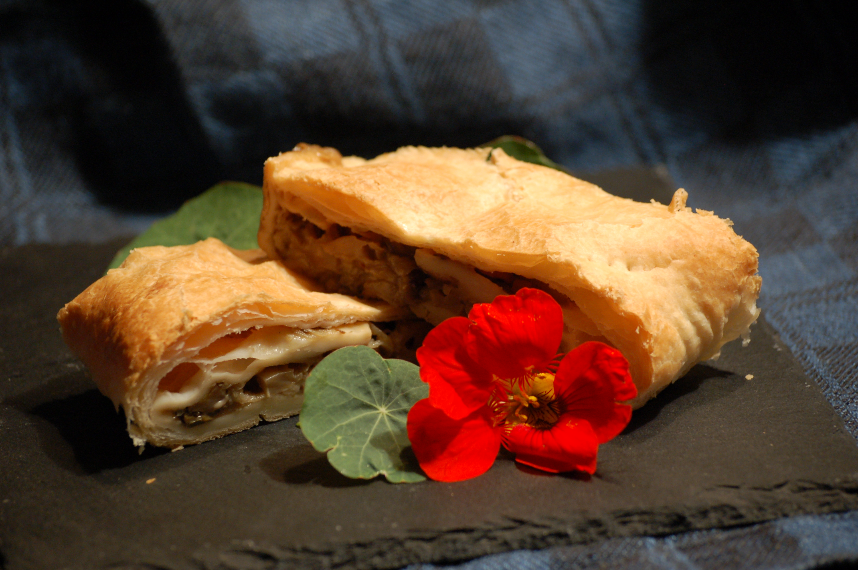 365vegan.net » Waldpilzstrudel mit frischem Lorbeer